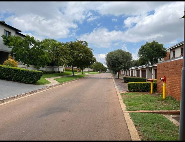 2 BEDROOM TOWNHOUSE SOLD IN COUNTRY VIEW ESTATE